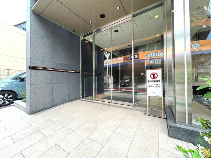 物件外観写真4　(エントランス部分)