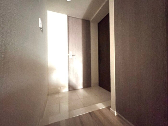 物件内観写真18　(玄関)