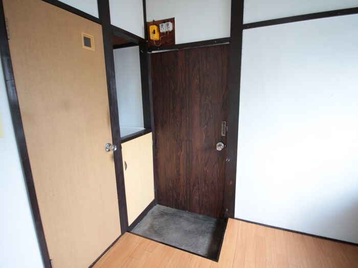 物件内観写真16　(玄関)
