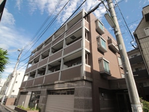 クオーツ英外観写真