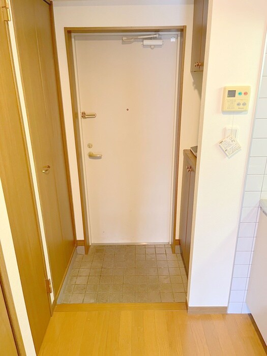 物件内観写真18　(玄関)