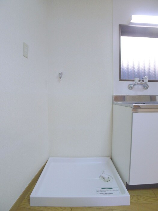 物件内観写真18　(洗濯機置場)