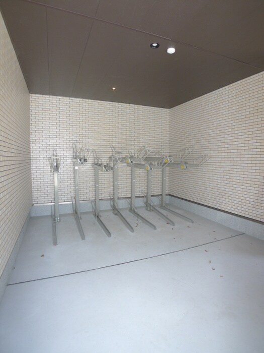 物件外観写真4　(駐輪場)