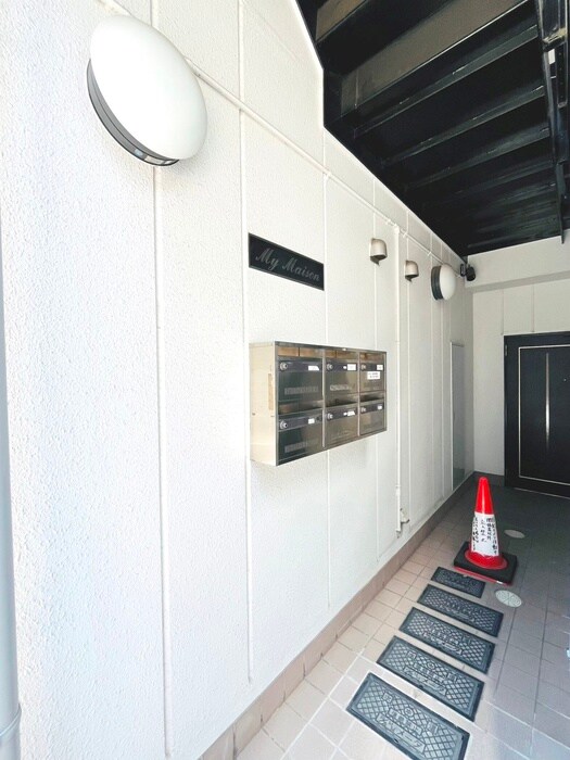 物件外観写真6　(エントランス部分)