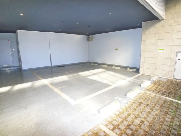 物件外観写真4　(駐車場)