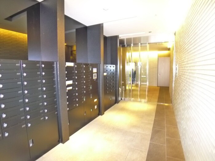 物件外観写真6　(エントランス部分)