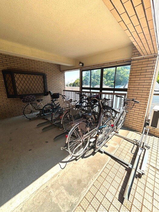 物件外観写真4　(駐輪場)