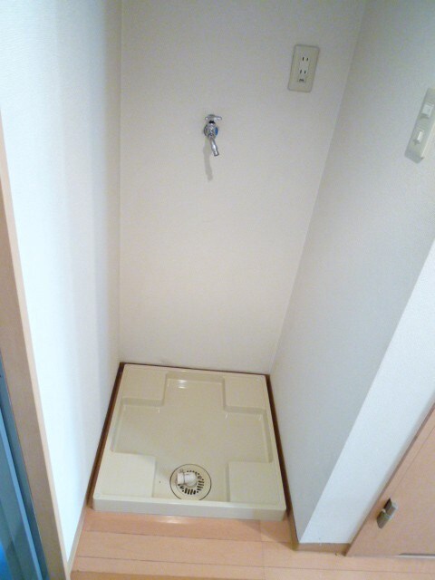 物件内観写真12　(洗濯機置場)