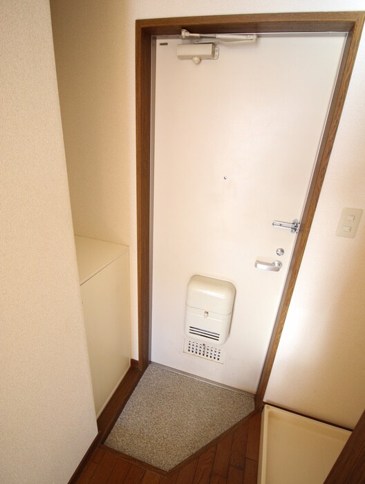 物件内観写真4　(玄関)