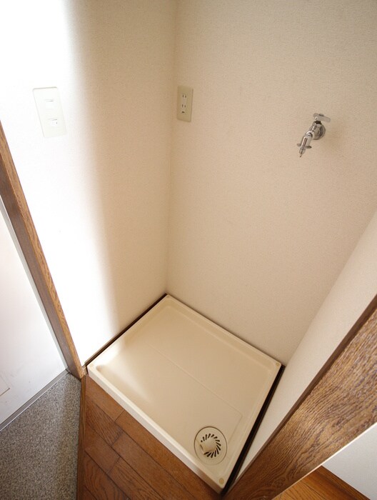 物件内観写真5　(洗濯機置場)