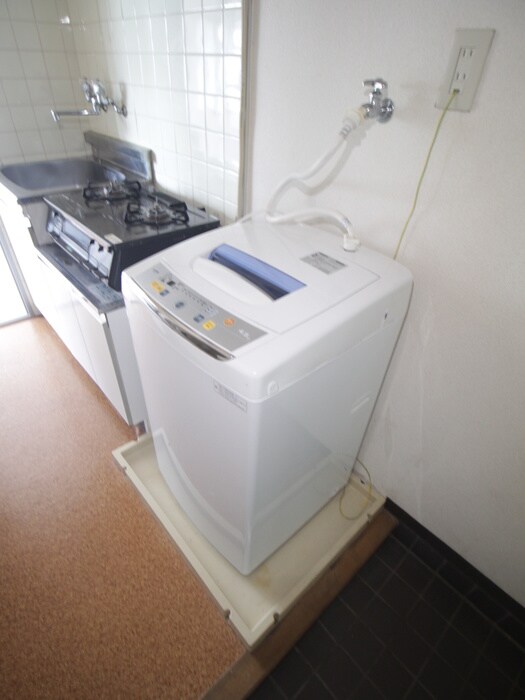 物件内観写真12　(洗濯機置場)