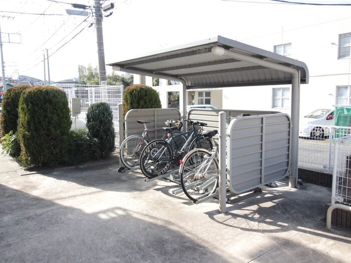 物件外観写真3　(駐輪場)
