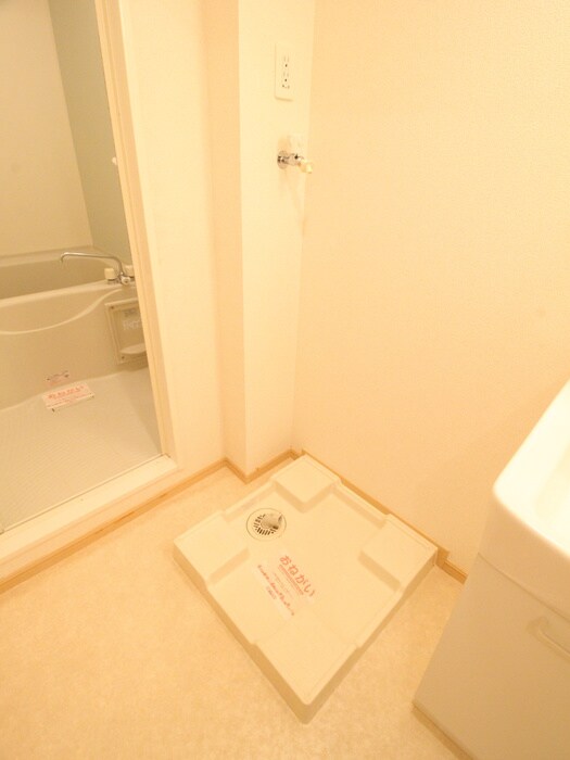 物件内観写真14　(洗濯機置場)