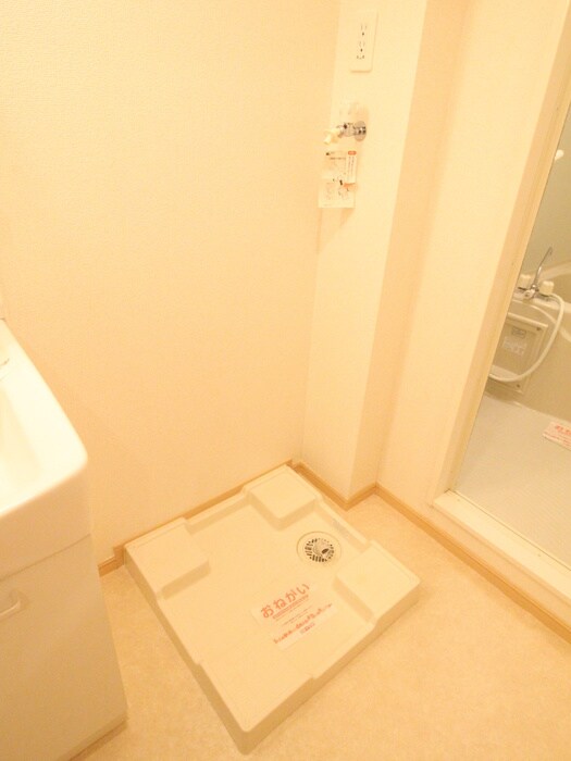 物件内観写真14　(洗濯機置場)