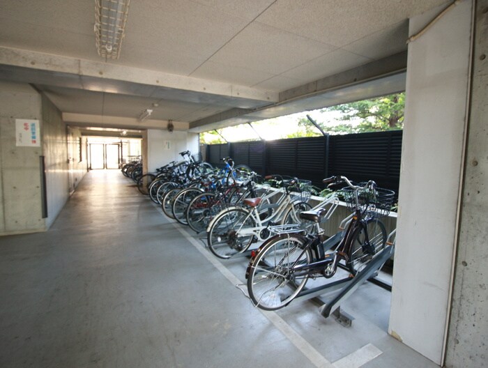 物件外観写真5　(駐輪場)