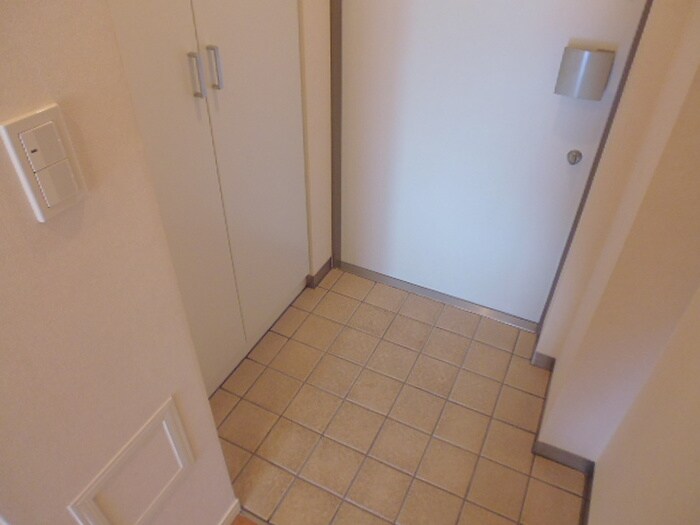 物件内観写真16　(玄関)