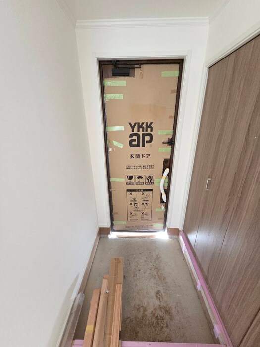 物件内観写真16　(玄関)