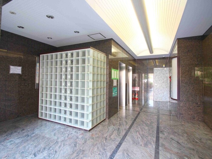 物件外観写真4　(エントランス部分)