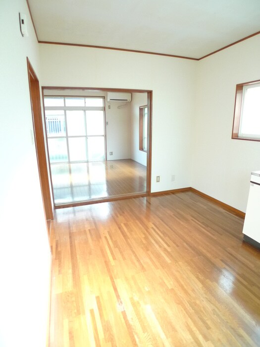 物件内観写真6　(室内からの展望)