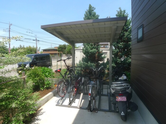 物件外観写真3　(駐輪場)