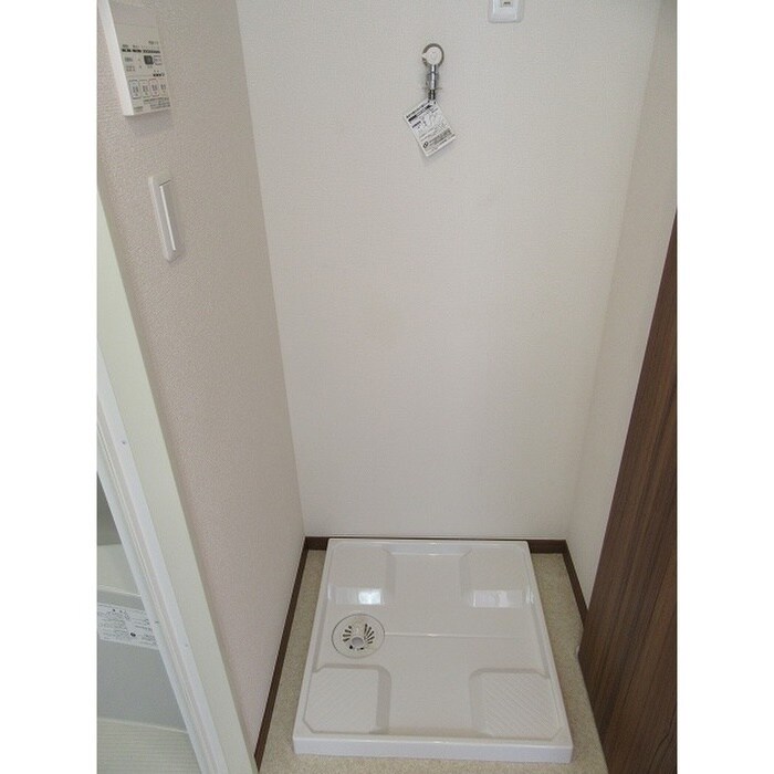 物件内観写真18　(洗濯機置場)