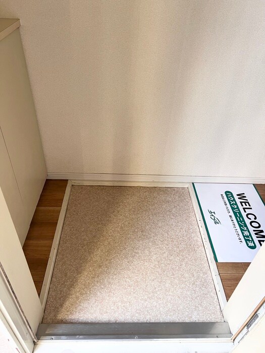 物件内観写真12　(玄関)