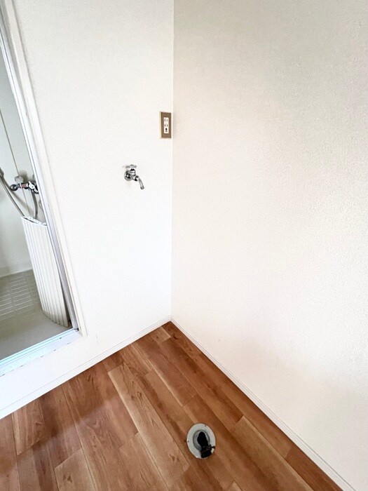 物件内観写真16　(洗濯機置場)