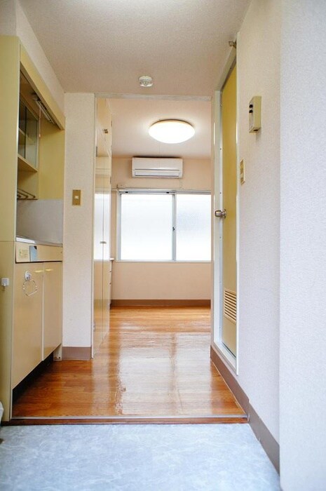 物件内観写真10　(玄関)