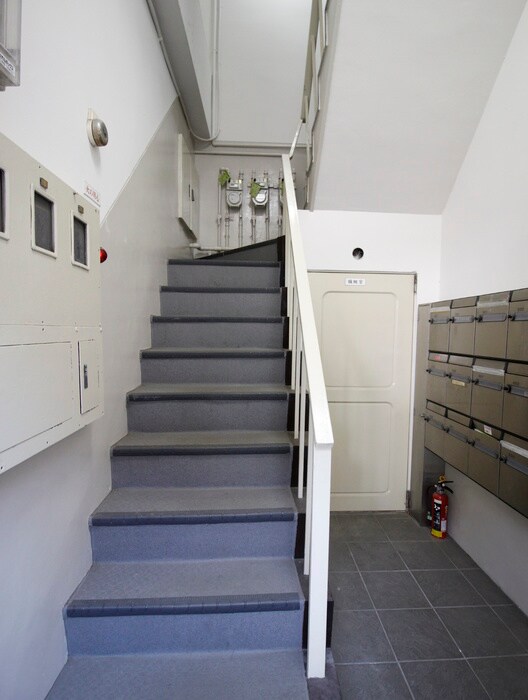 物件外観写真5　(エントランス部分)