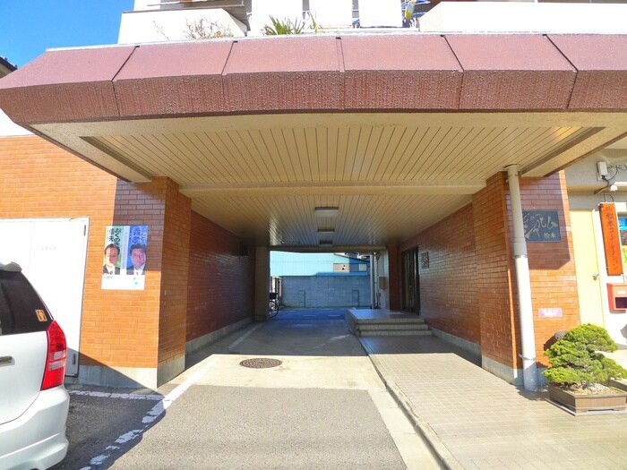 物件外観写真2　(駐車場)