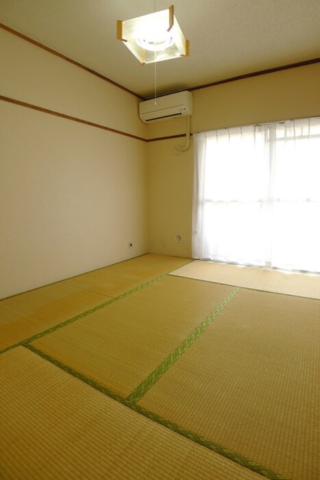 物件内観写真5　(室内からの展望)