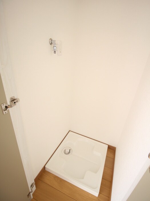 物件内観写真10　(洗濯機置場)