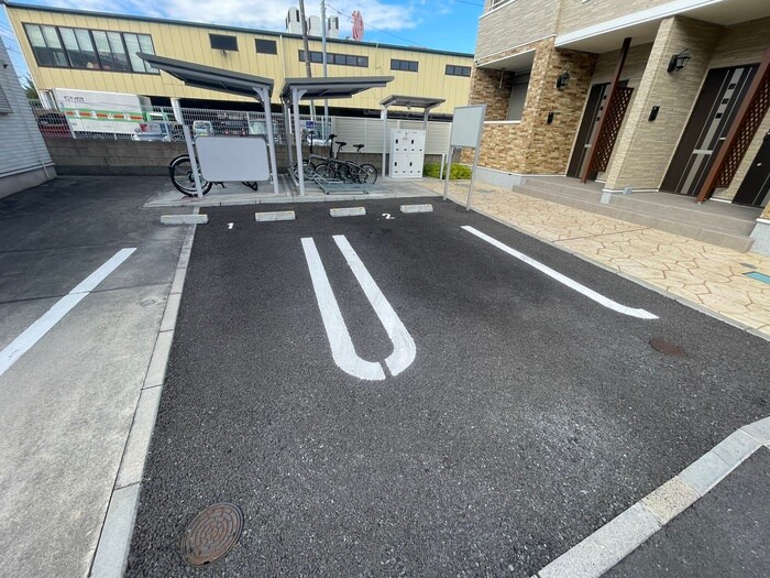 物件外観写真5　(駐車場)