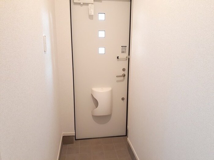 物件内観写真16　(玄関)