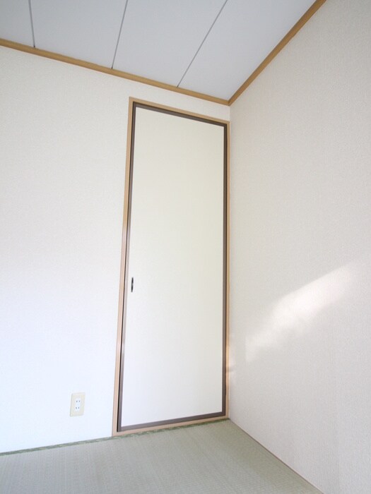 物件内観写真12　(収納)