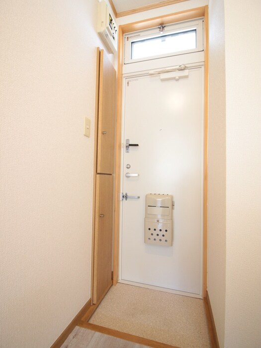 物件内観写真13　(玄関)