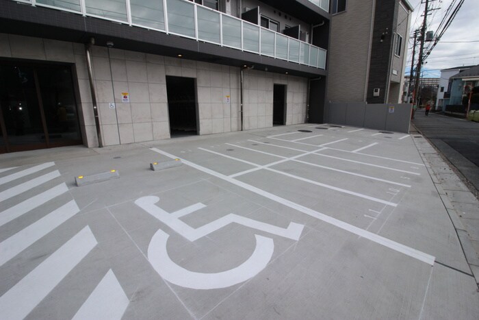 物件外観写真4　(駐車場)