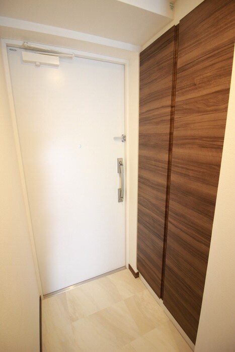 物件内観写真13　(玄関)