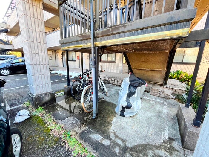 物件外観写真5　(駐輪場)