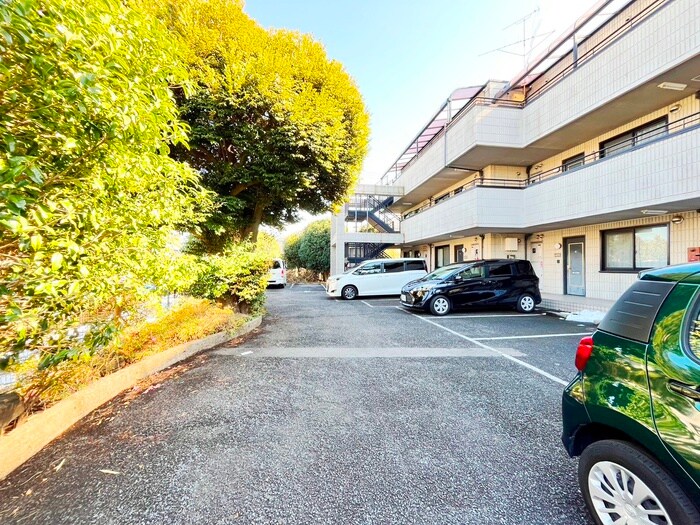 物件外観写真6　(駐車場)