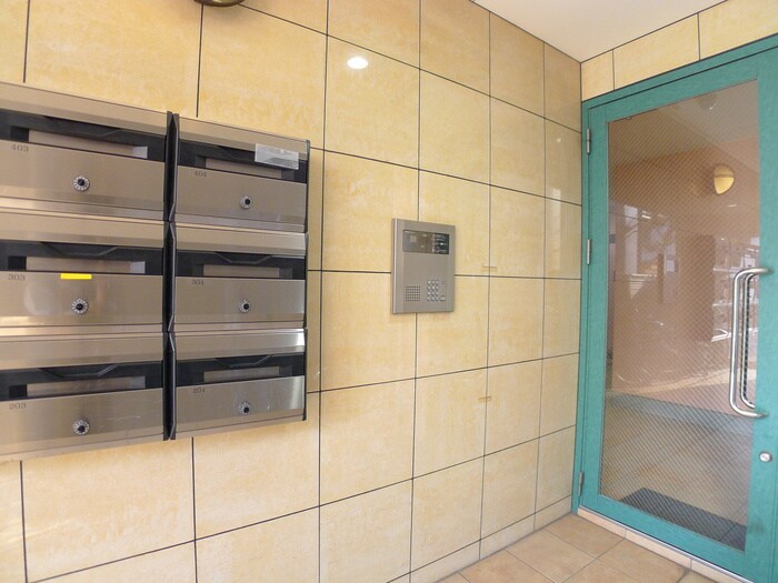 物件外観写真3　(エントランス部分)