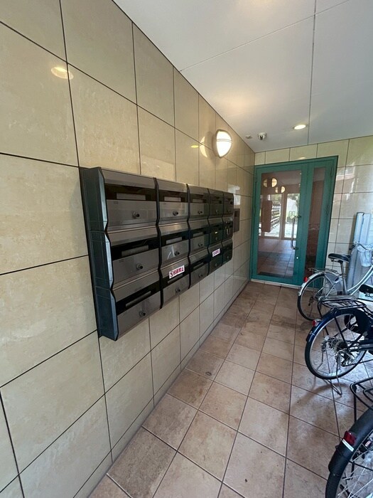 物件外観写真5　(エントランス部分)