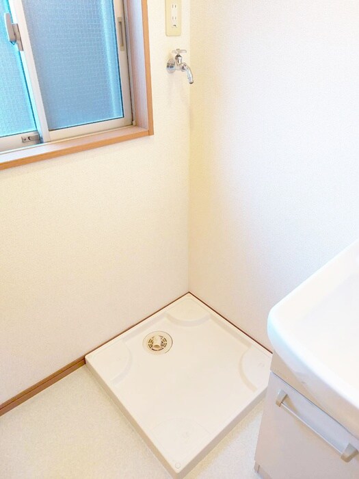 物件内観写真16　(洗濯機置場)