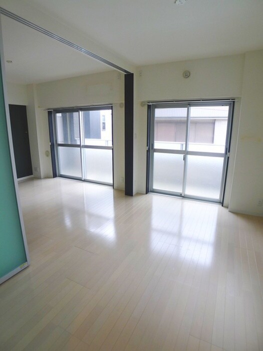 物件内観写真10　(室内からの展望)