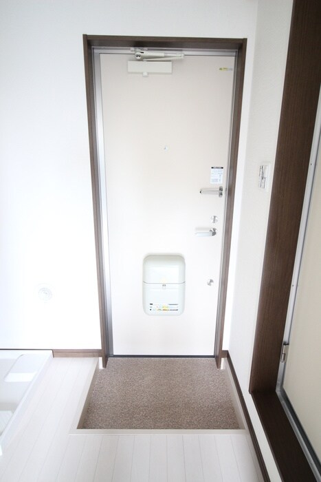物件内観写真14　(玄関)