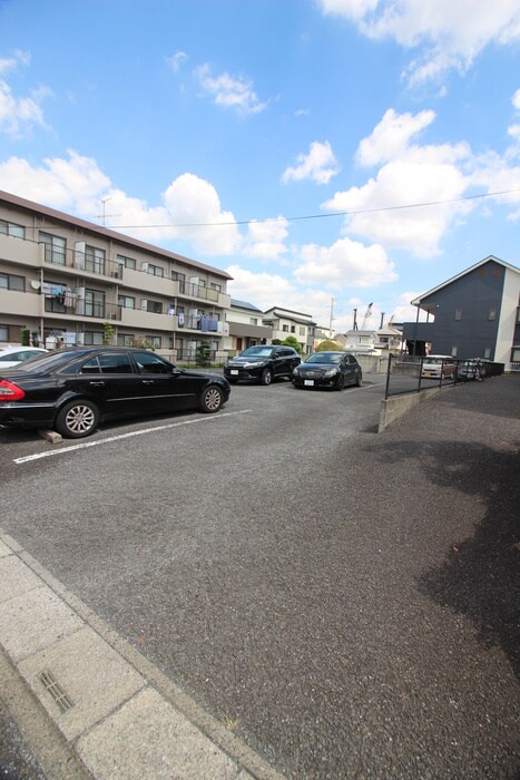 物件外観写真5　(駐車場)