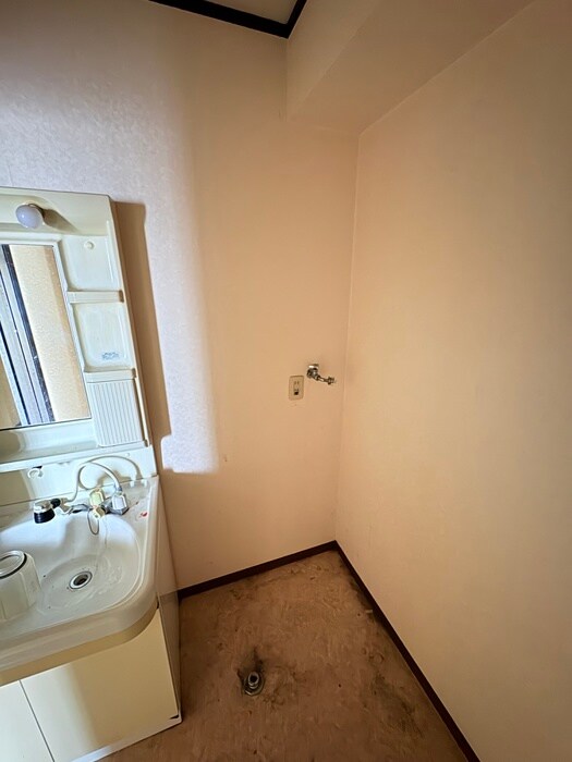 物件内観写真18　(洗濯機置場)