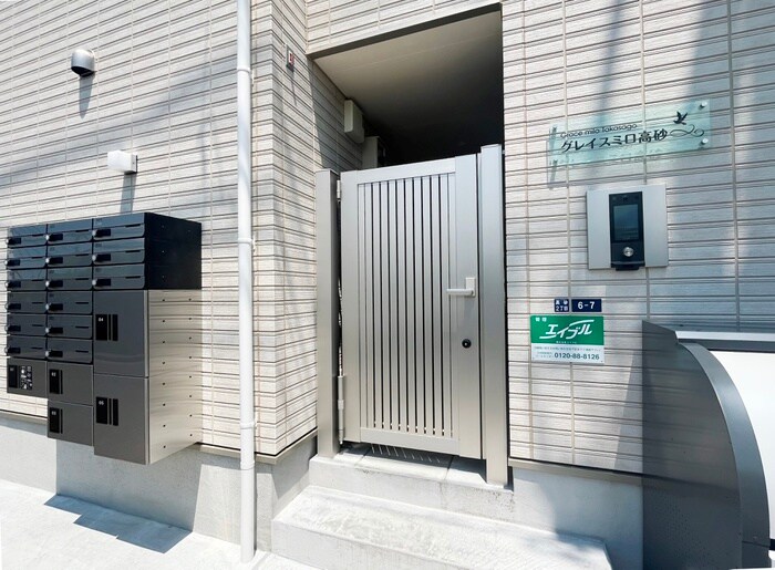 物件外観写真3　(エントランス部分)