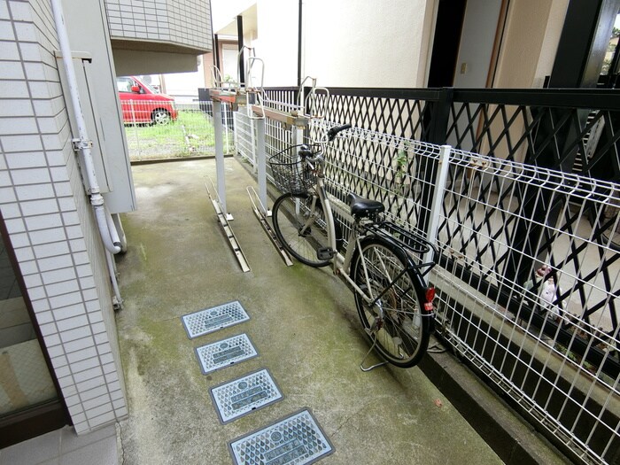 物件外観写真6　(駐輪場)