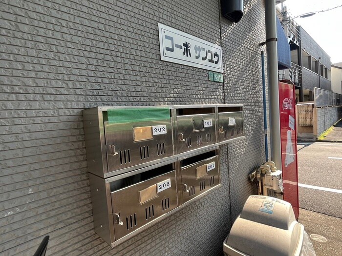 物件外観写真6　(エントランス部分)